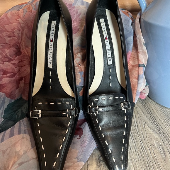 Vintage 90s Tommy Hilfiger Black & White Stitch Leather  Kitten Heels SZ 6.5 - Picture 4 of 5